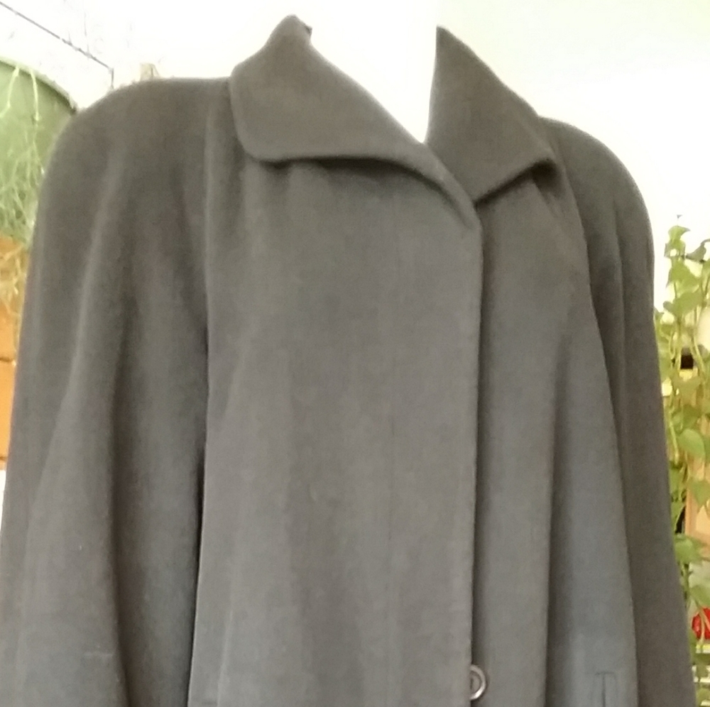Vintage Burberry 100% Cashmere Coat - Picture 5 of 15